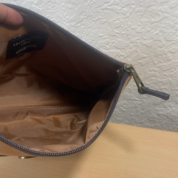 Adventures by Disney clutch - Picture 6 of 6